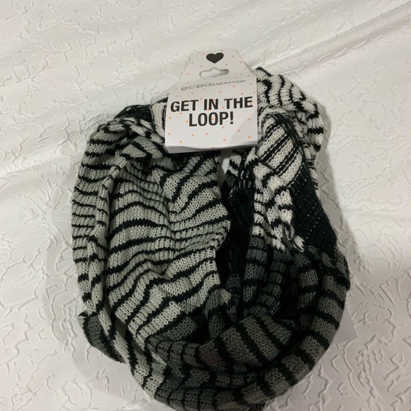 Bcbgeneration loop scarf new - Picture 3 of 4